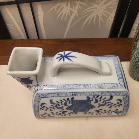 Chinese Blue & White Chamber Pot - Bed Urinal w/ Lotus Design - Picture 2 of 7